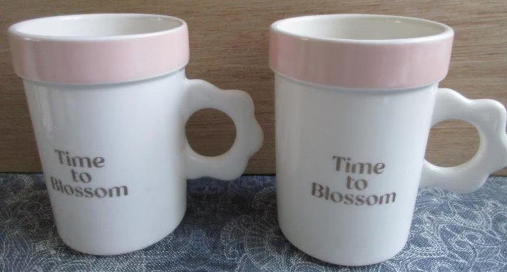 2 nieuwe hoge theemokken - Time to Blossem - 1,50 pst, Nieuw, Ophalen of Verzenden, Overige stijlen, Kop(pen) en/of Schotel(s)