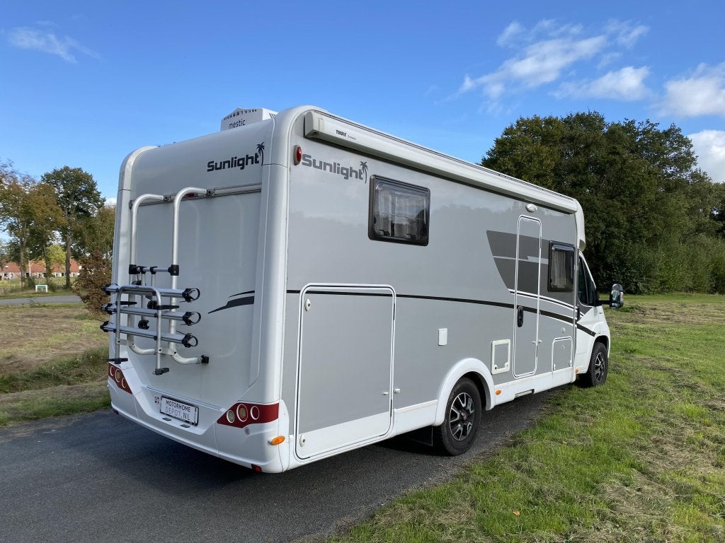 SUNLIGHT Capron T67 Automaat | Dakairco Lengtebedden Hefbed, Caravans en Kamperen, Automaat, Fiat, 7 tot 8 meter, Bedrijf