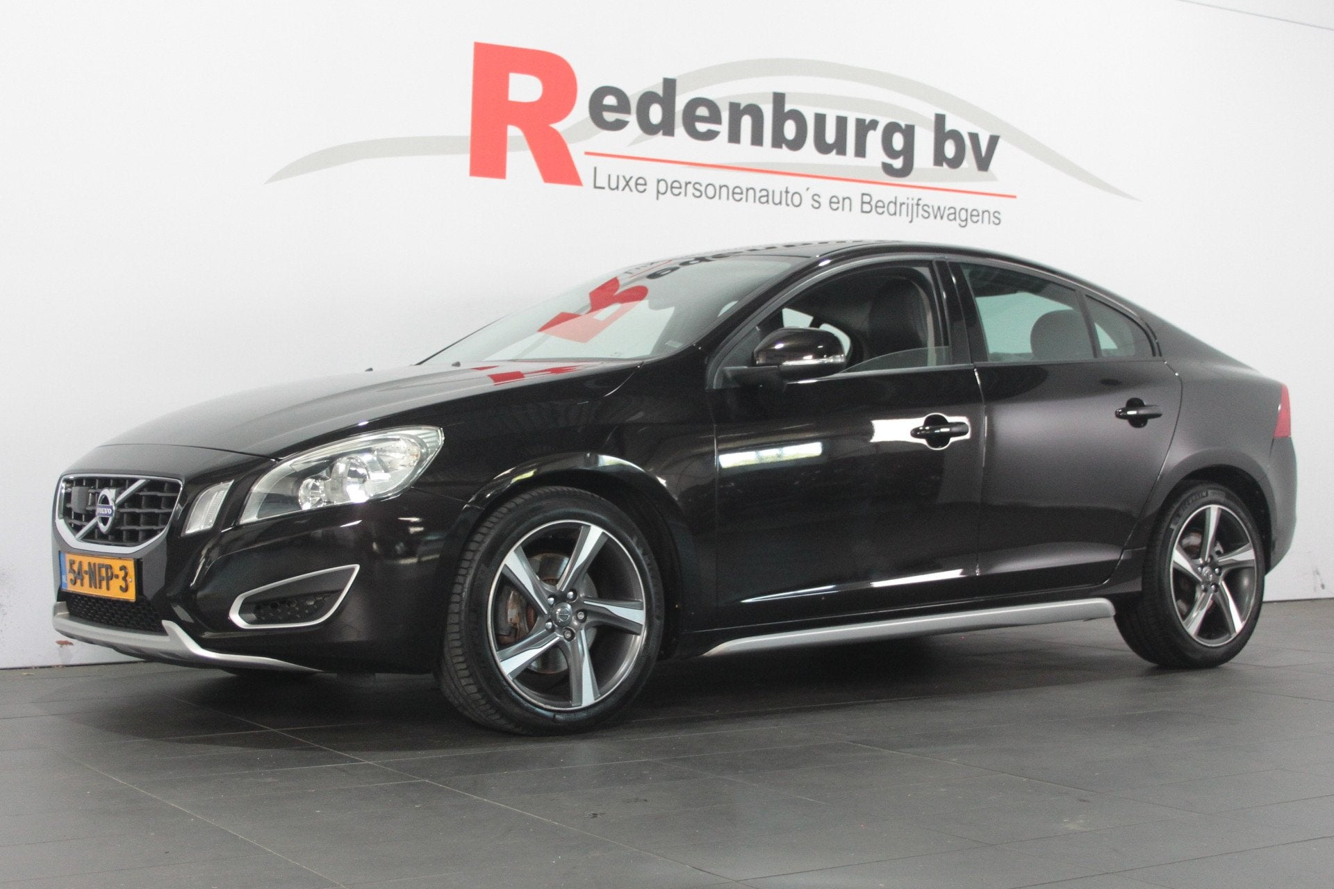 Volvo S60 2.0T Intro Edition - Leder / Bluetooth / Stuurbed., Auto's, Voorwielaandrijving, Euro 5, 4 cilinders, Zwart