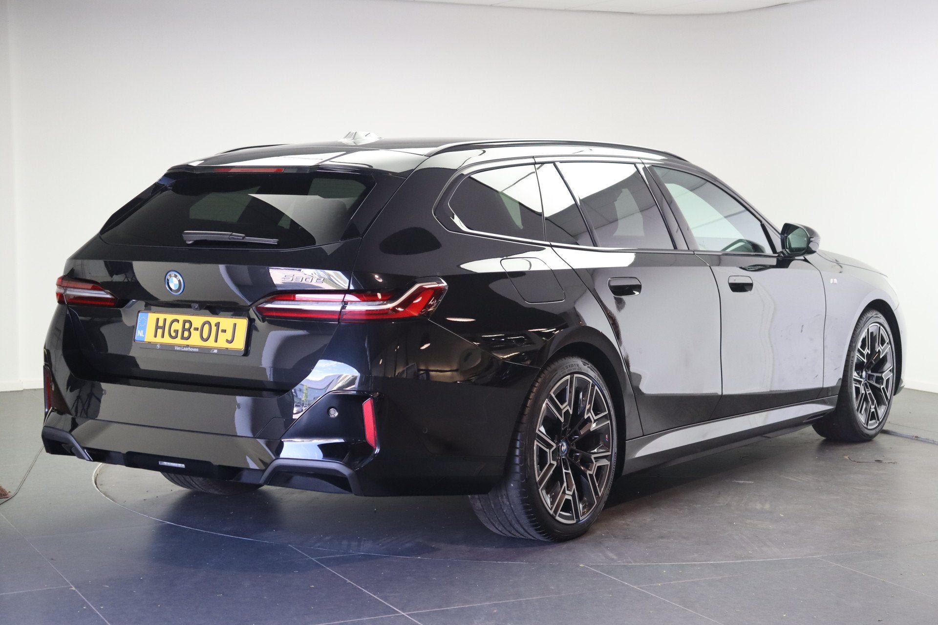 BMW 5 Serie Touring 530e M Sport Automaat / Trekhaak / Stoel, Achterwielaandrijving, 4 cilinders, Met garantie (alle), LED verlichting