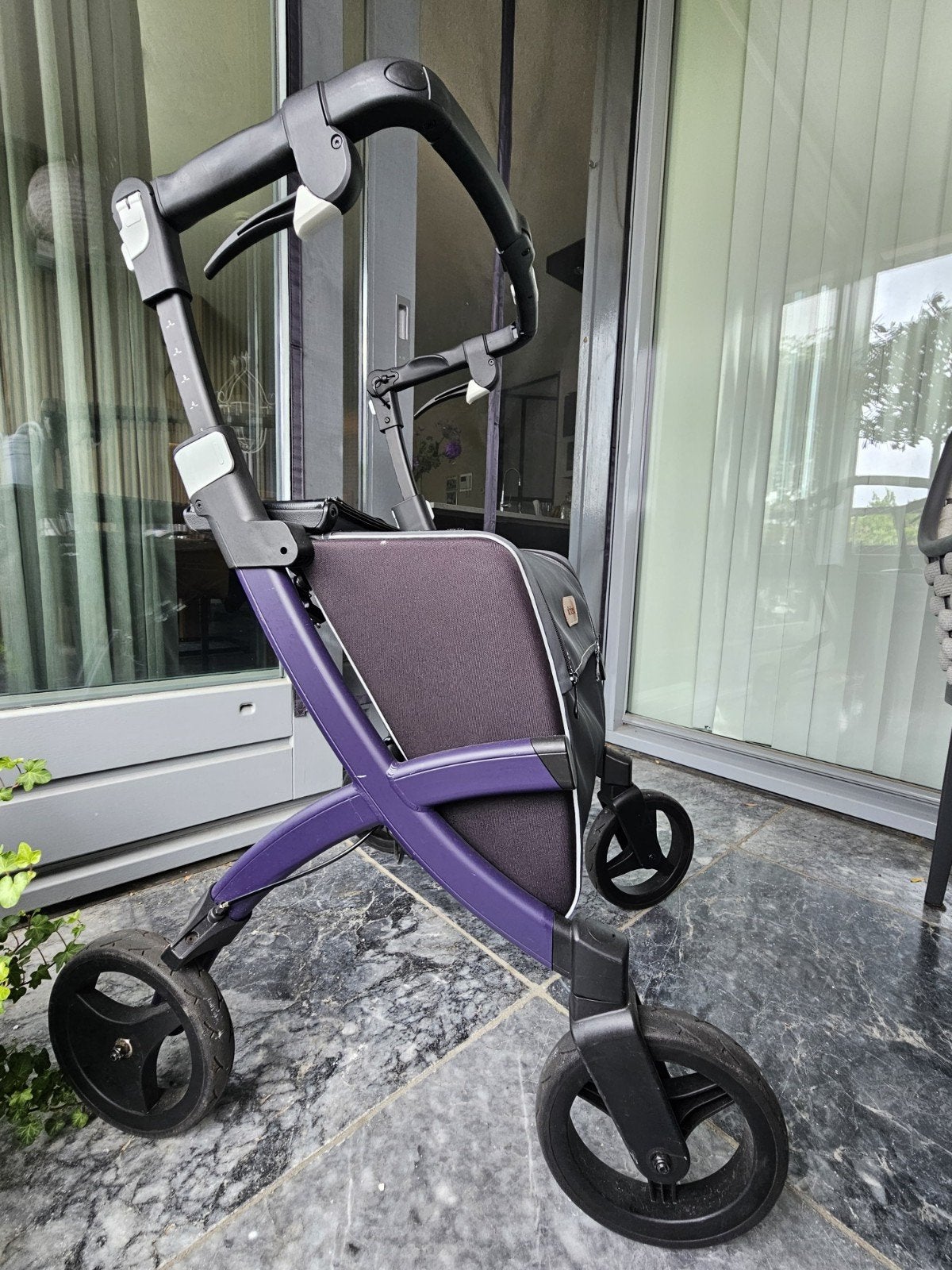 Rollator Rollz Flex2 paars zgn incl.grijze afsluitbare tas, Ophalen