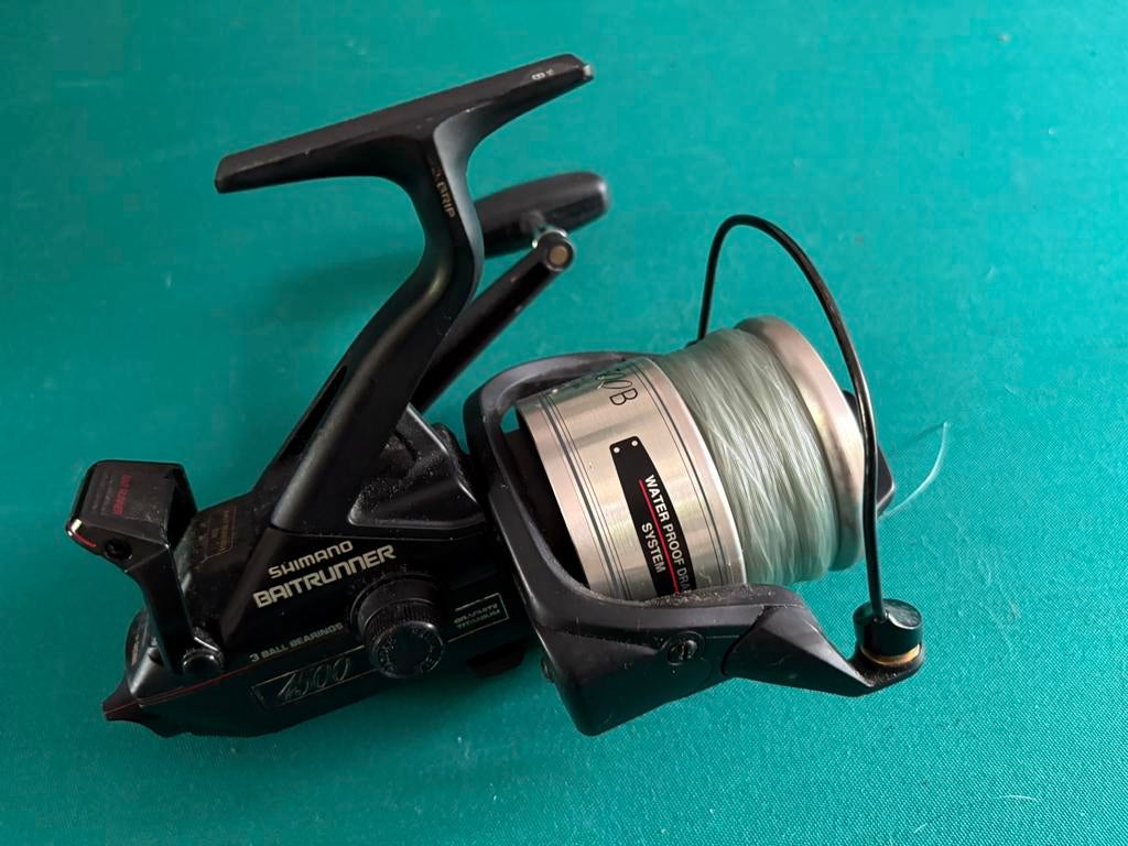Shimano 4500B USA Baitrunner in nette staat, Ophalen of Verzenden, Zo goed als nieuw, Molen