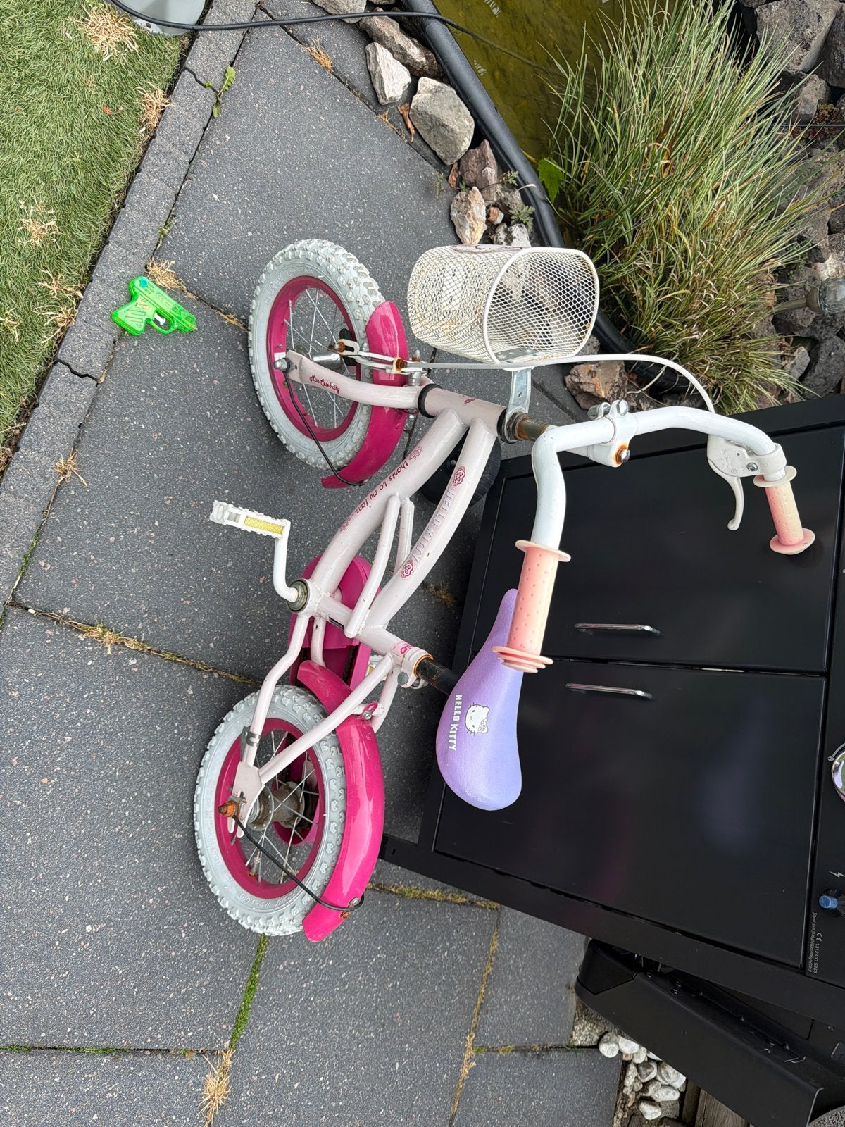 Hello Kitty kinderfiets - Roze/Wit met zijwieltjes, Ophalen, Gebruikt, Velgrem, 16 tot 20 inch