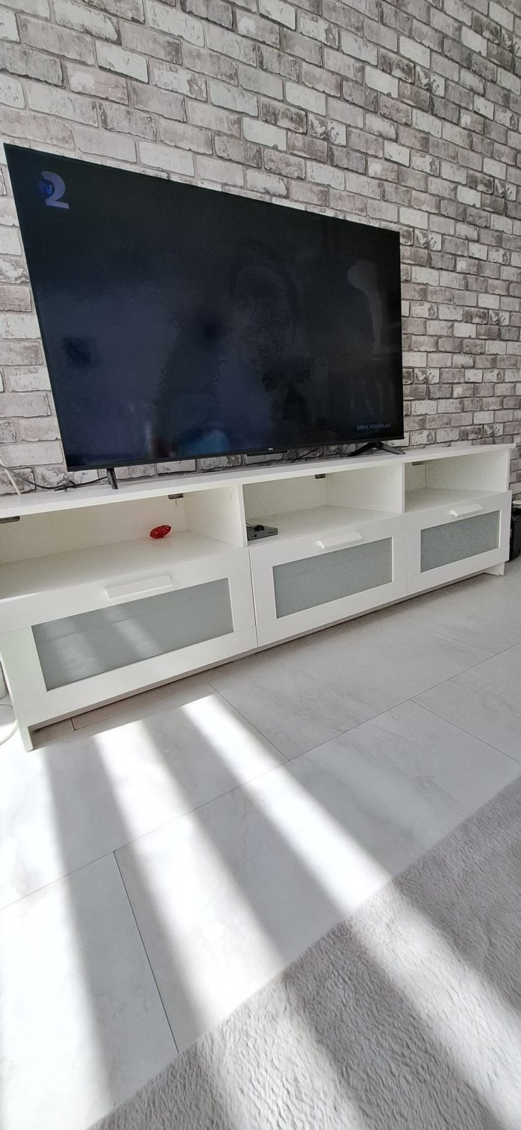 GRATIS IKEA TV MEUBEL, Huis en Inrichting, Kasten | Televisiemeubels, Ophalen, Zo goed als nieuw, 25 tot 50 cm, Minder dan 100 cm