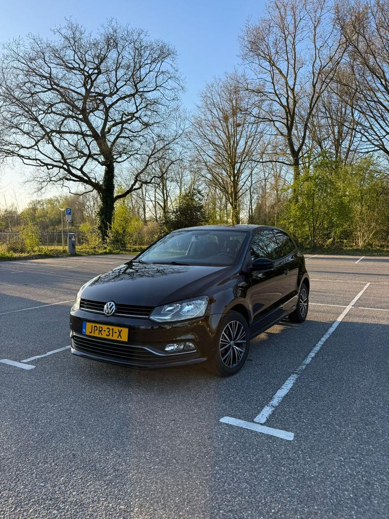 Volkswagen Polo 1.0 TSI 55KW 2016 Zwart, Auto's, Volkswagen, Voorwielaandrijving, 74 pk, Zwart, Handgeschakeld