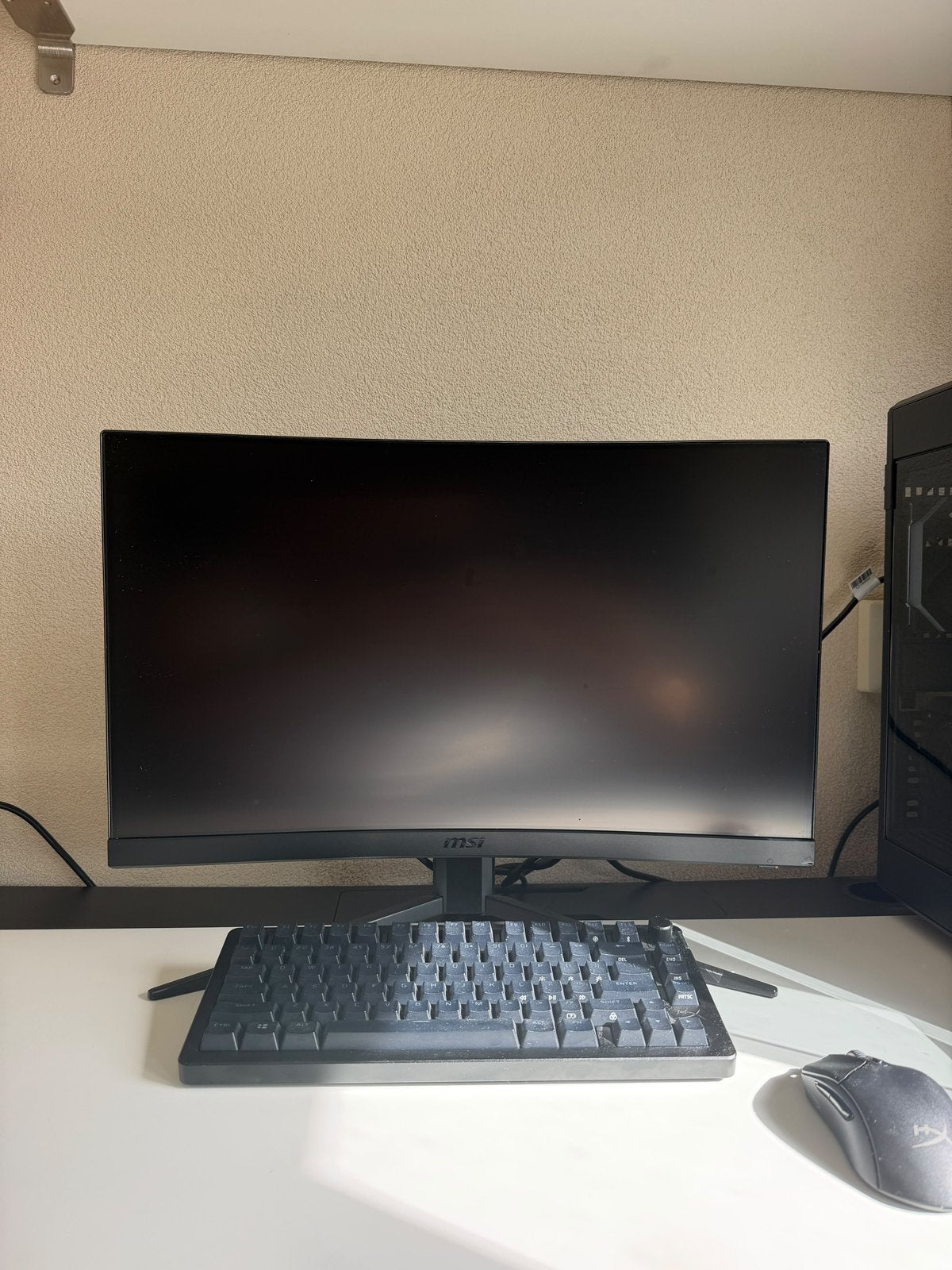 Foto 3 van MSI Optix MAG241CV curved gaming monitor 144Hz