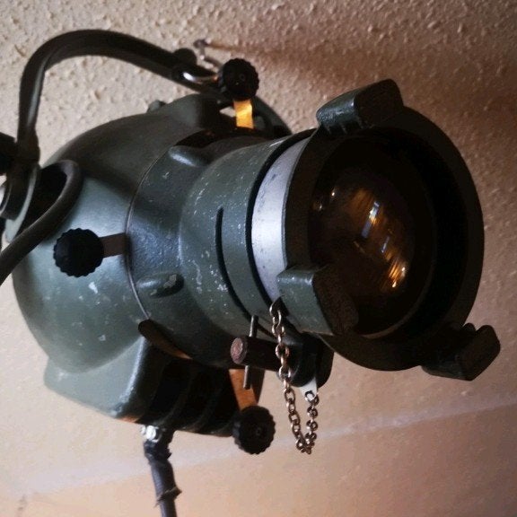 Strand electric lamp, Ophalen