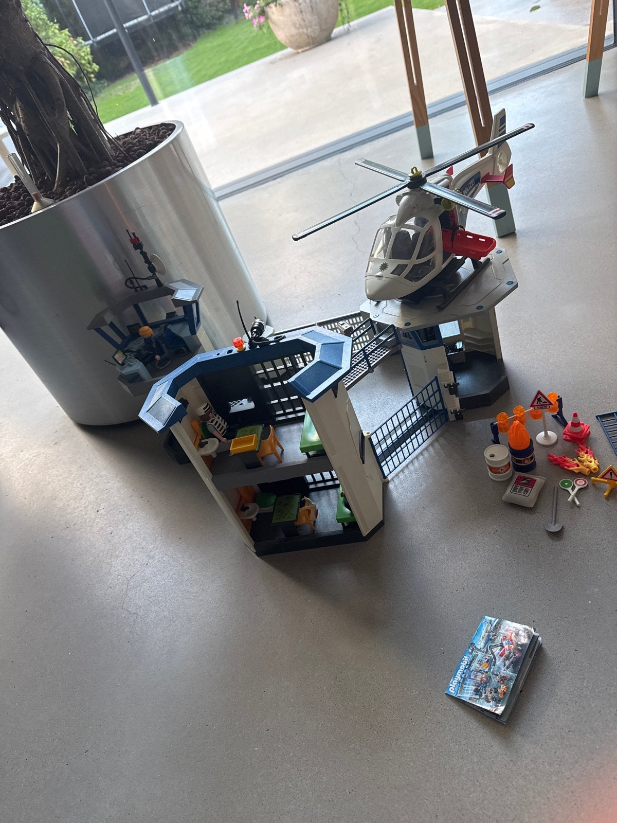 Playmobil Politiebureau met voertuigen en accessoires, Gebruikt, Gebouw, Complete set, Ophalen of Verzenden