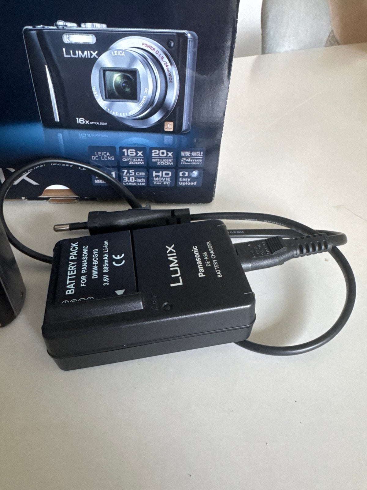 Panasonic Lumix DMC TZ18 met oplader, 2 accu's en tasje, Gebruikt, Panasonic, Oplader, Ophalen of Verzenden