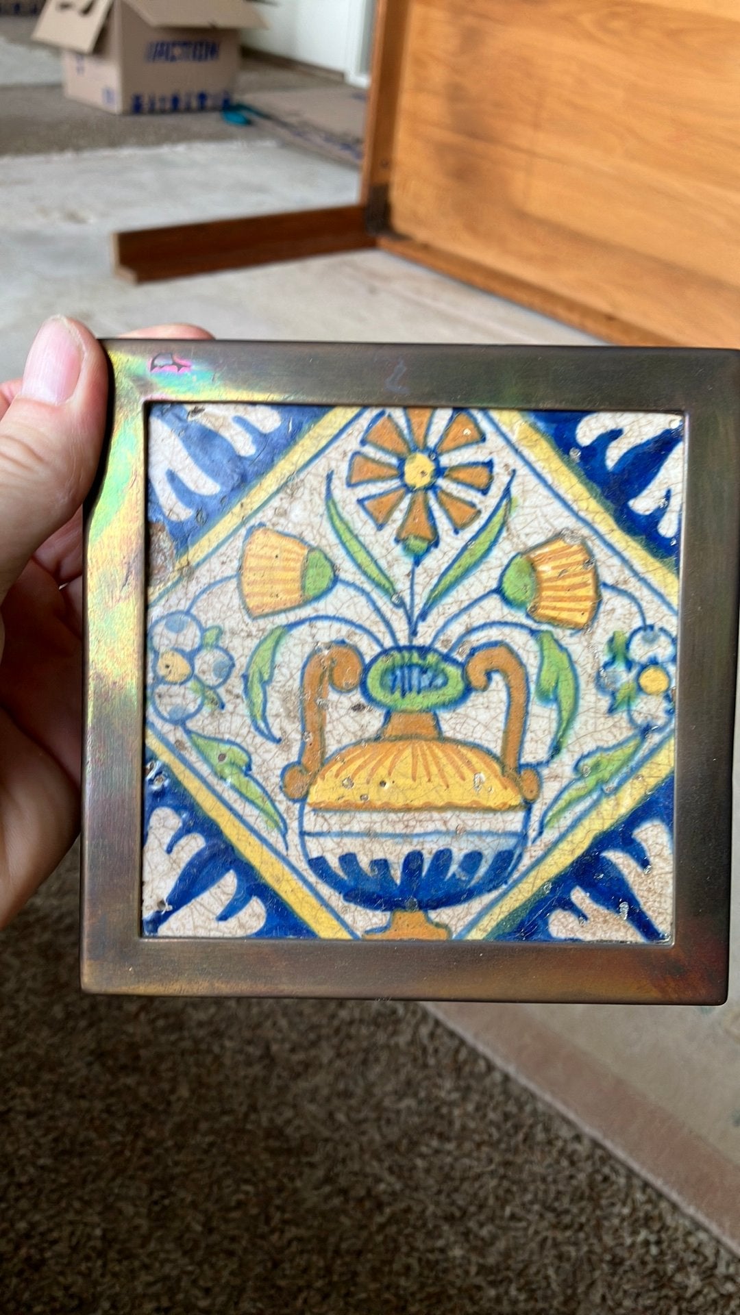 Antieke polychrome Delftse majolica tegel bloemenvaas, Ophalen of Verzenden