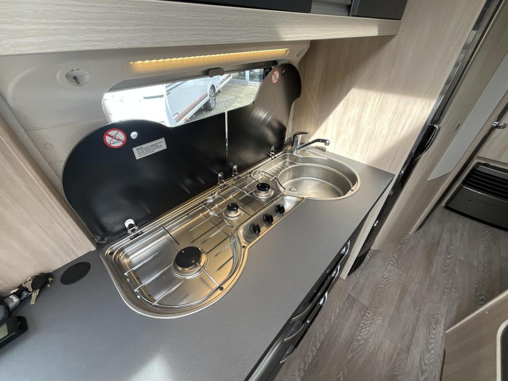 Hobby De Luxe Edition 545 KMF STAPELBED-MOVER-AIRCO, Caravans en Kamperen, Caravans, Hobby, Bedrijf, Treinzit, Schokbreker