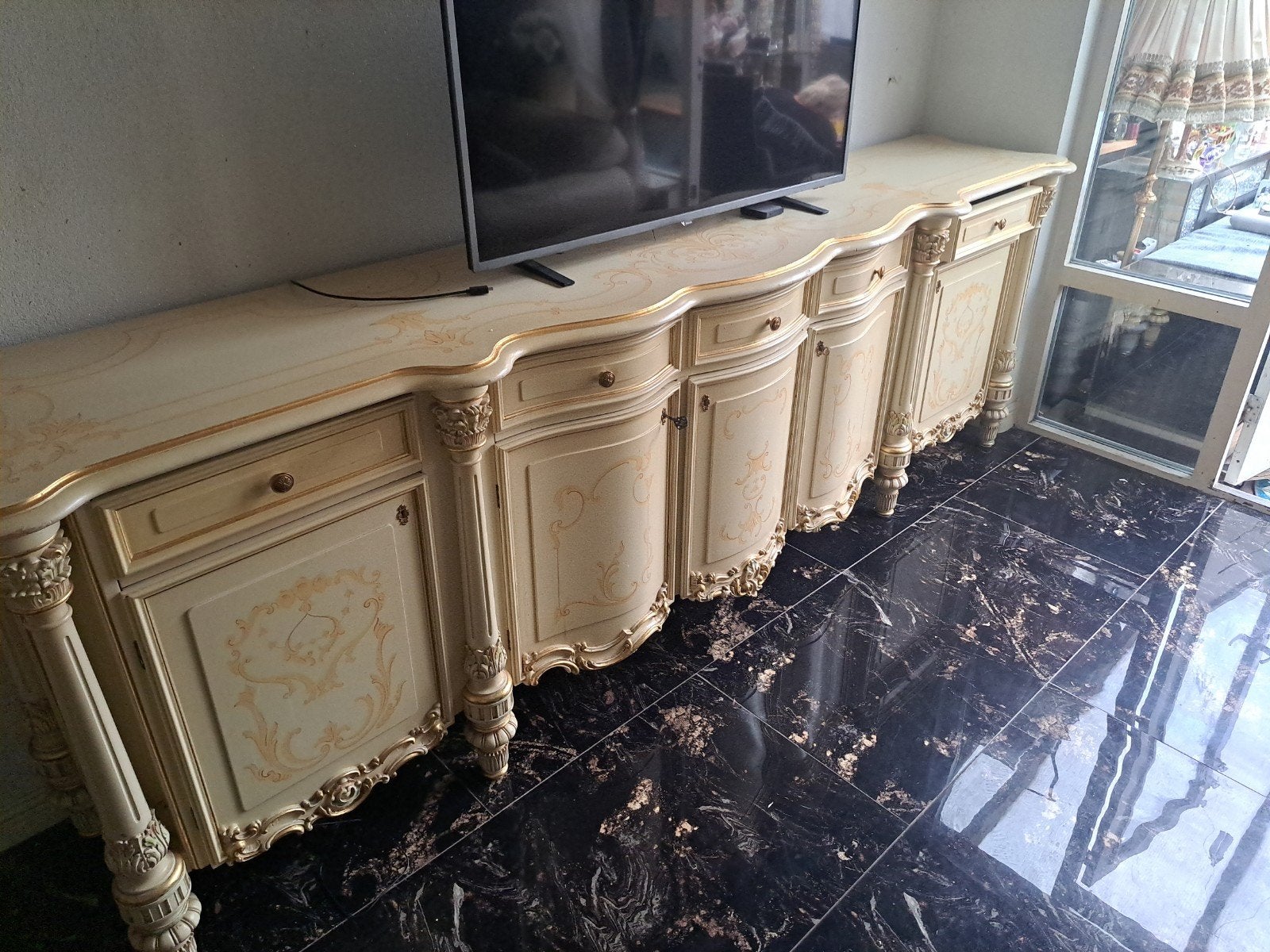 Silik dressoir/tv-meubel in klassieke stijl, Ophalen