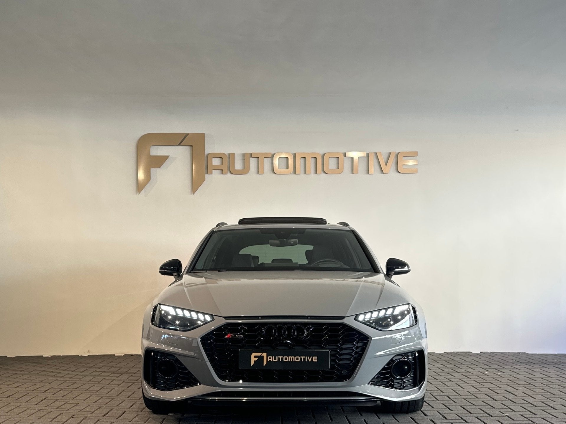 Audi RS4 Avant 2.9 TFSI quattro Pano|Massage|HuD|B&O|Keyless, Automaat, Dealer onderhouden, Gebruikt, Leder
