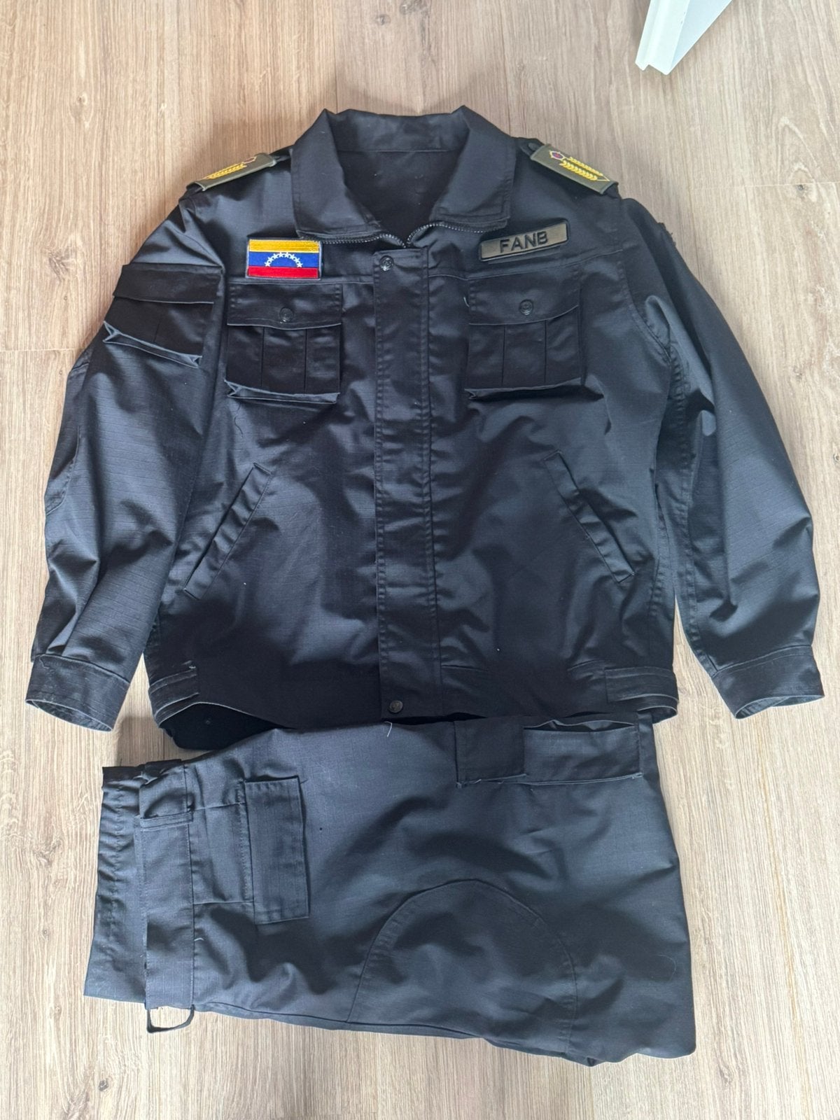 Uniform Venezuela FANB commandant, Verzamelen, Militaria | Algemeen, Ophalen of Verzenden, Landmacht, Nederland, Kleding of Schoenen