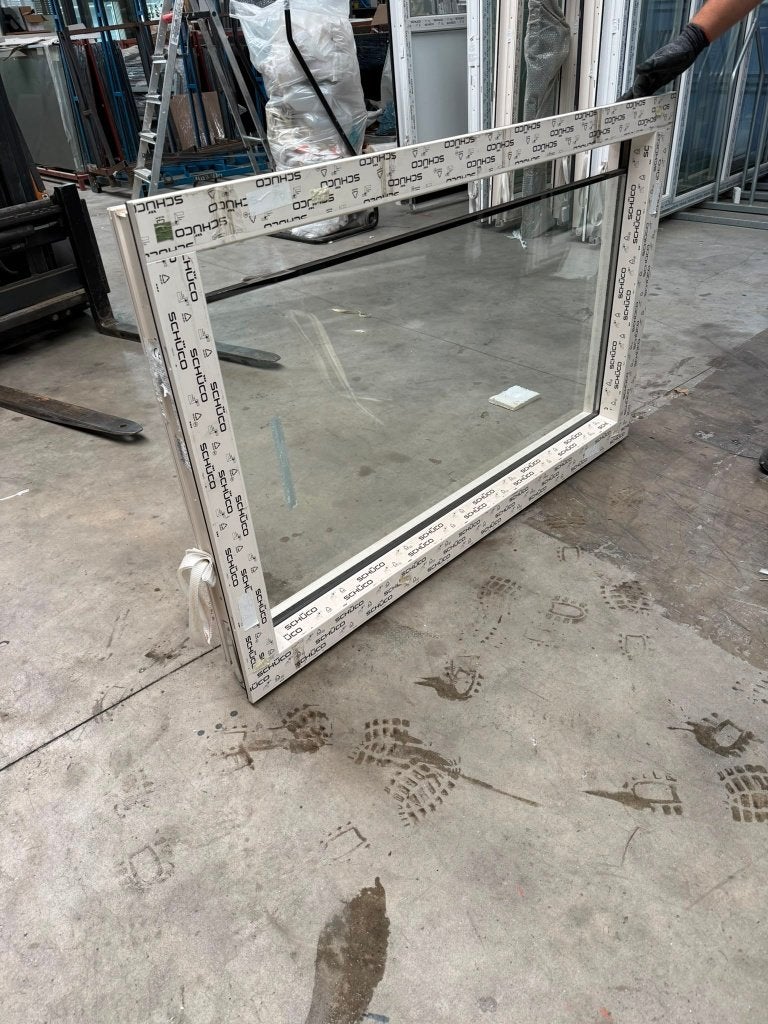 Kunststof raam kozijn Schüco 1410x910 mm (NIEUW) 61, Kunststof, Raamkozijn, Nieuw, Inclusief glas