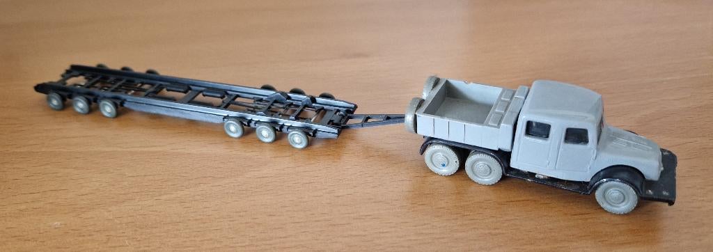 Tatra 141 trekker met wagonoplegger, Hobby en Vrije tijd, Modelauto's | 1:87, Gebruikt, Bus of Vrachtwagen, Overige merken, Ophalen of Verzenden