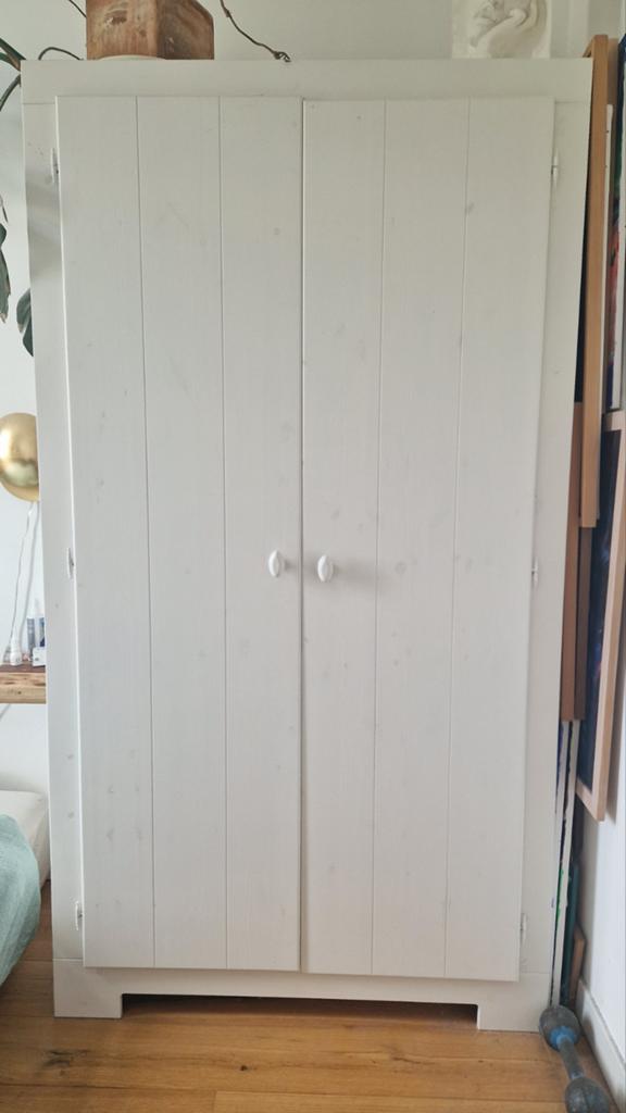 Subtiel witte houten kledingkast zonder gebreken, Huis en Inrichting, Ophalen of Verzenden, Gebruikt, 50 tot 75 cm, 200 cm of meer