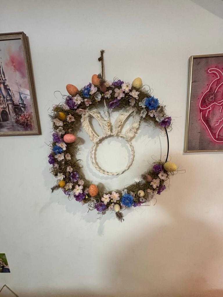 Paaskrans met konijnenoren - Leuke wanddecoratie, Meerkleurig, Overige stijlen, Ophalen of Verzenden, Zo goed als nieuw