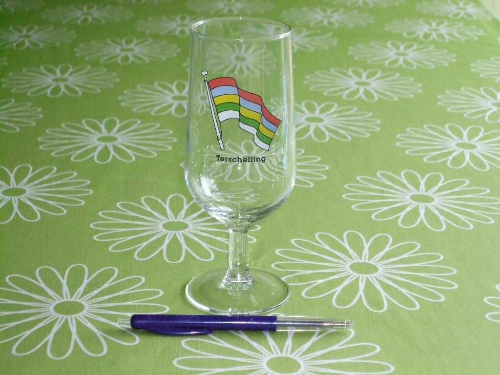 Glas Terschelling met vlag op voet #, Ophalen of Verzenden, Gebruikt