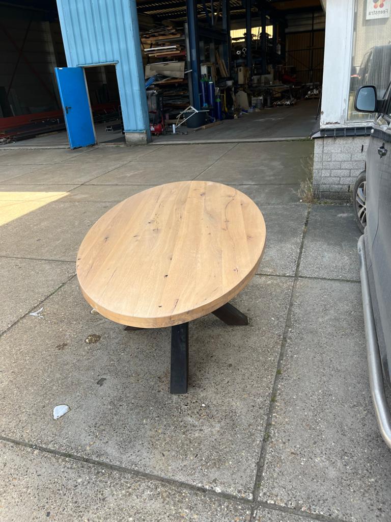 Ovale binnen/buiten tafel  5 cm dik blad en stalen onderstel, Huis en Inrichting, Tafels | Eettafels, Gebruikt, 100 tot 150 cm