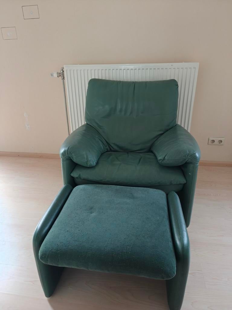 Leolux fauteuil met voetenbank - Groen kunst leer, Ophalen, Modern, Comfortabel, Gebruikt, 75 tot 100 cm