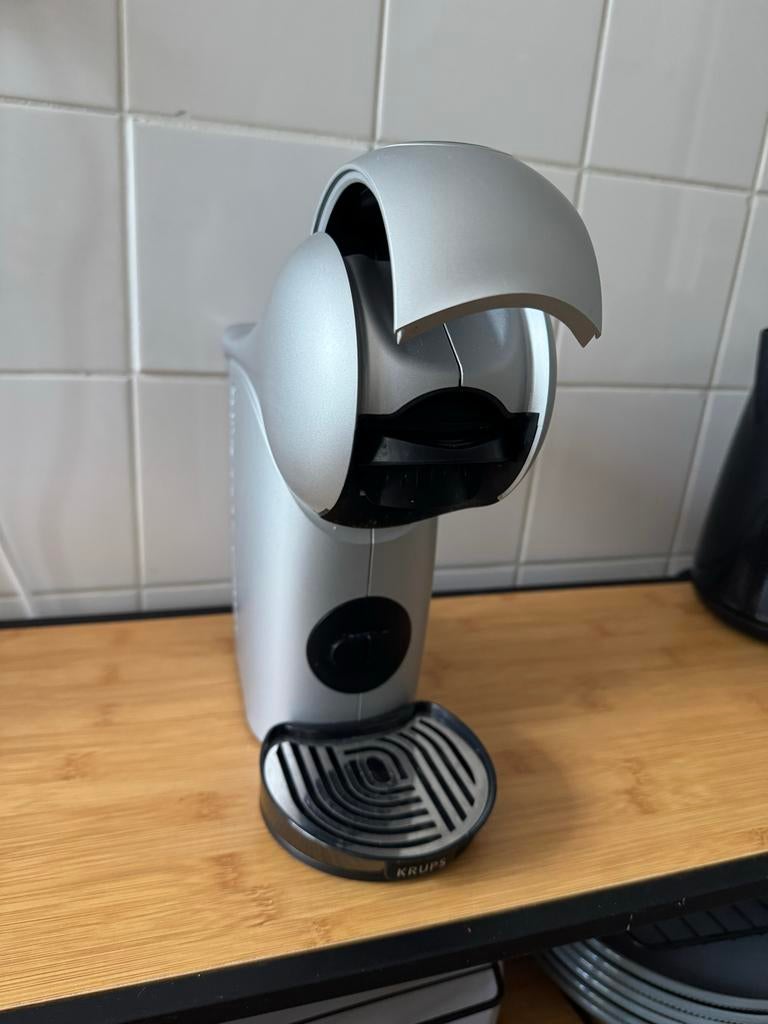 Nescafé Dolce Gusto Genio S Basic Koffiezetapparaat, Witgoed en Apparatuur, Koffiezetapparaten, Zo goed als nieuw, Koffiepads en cups