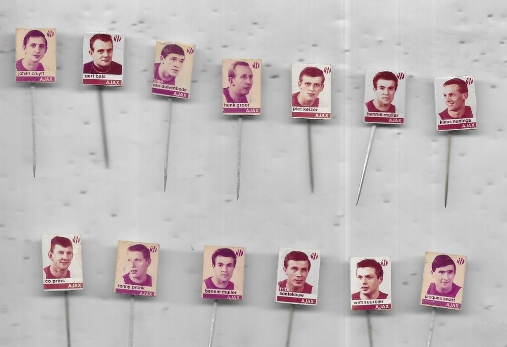 13AJAX VOETBAL AMSTERDAM OUD SPELERSGROEP INCL JOHAN CRUIJFF, Verzamelen, Speldjes, Pins en Buttons, Verzenden, Gebruikt, Sport