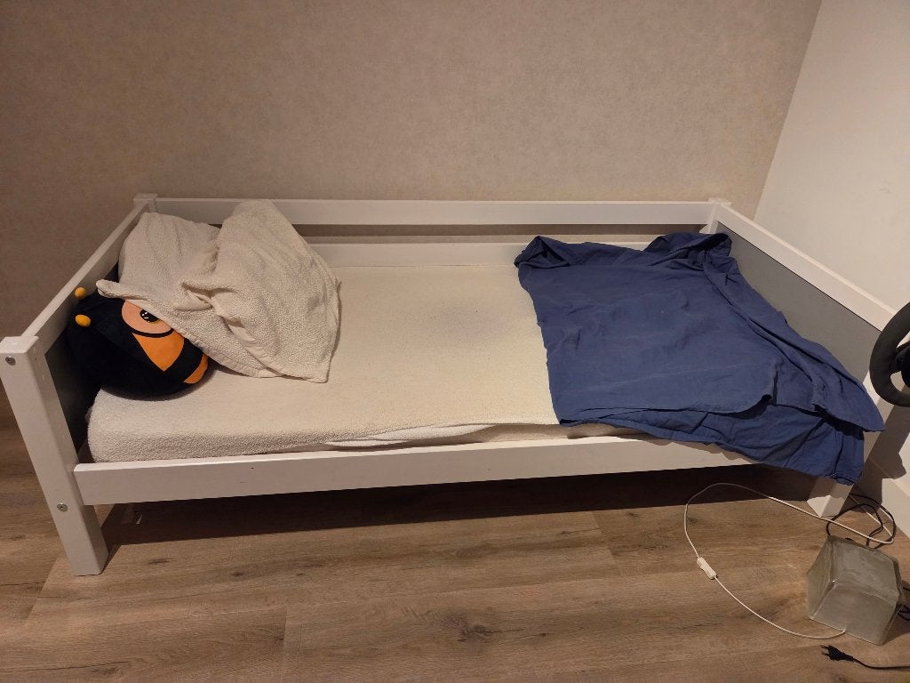 Tienerbed, Huis en Inrichting, Slaapkamer | Bedden, Ophalen, 90 cm, Eenpersoons, Wit