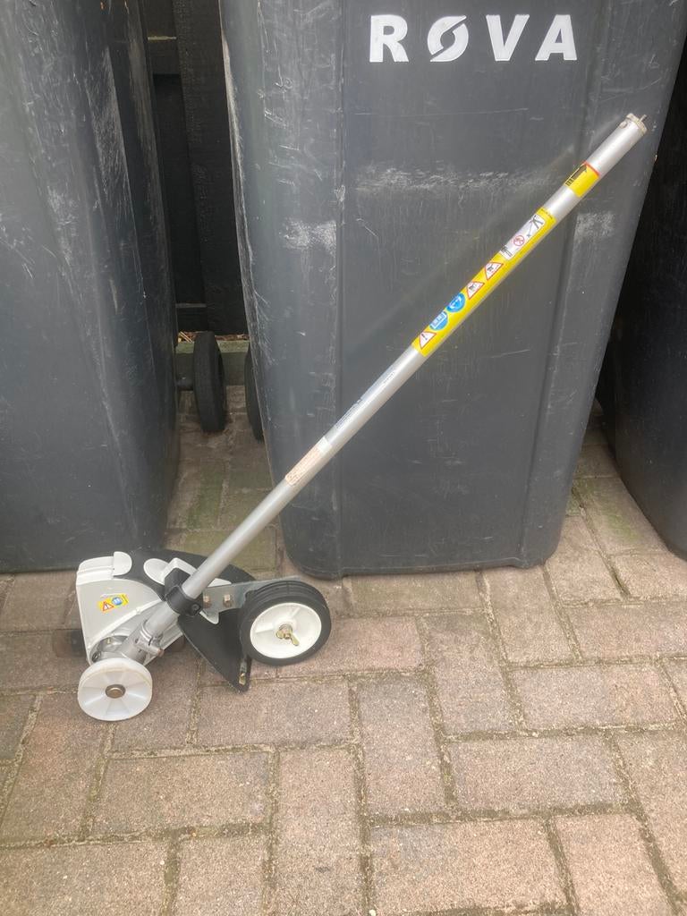 Stihl Kantensnijder, Tuin en Terras, Hand-tuingereedschap, Ophalen, Zo goed als nieuw