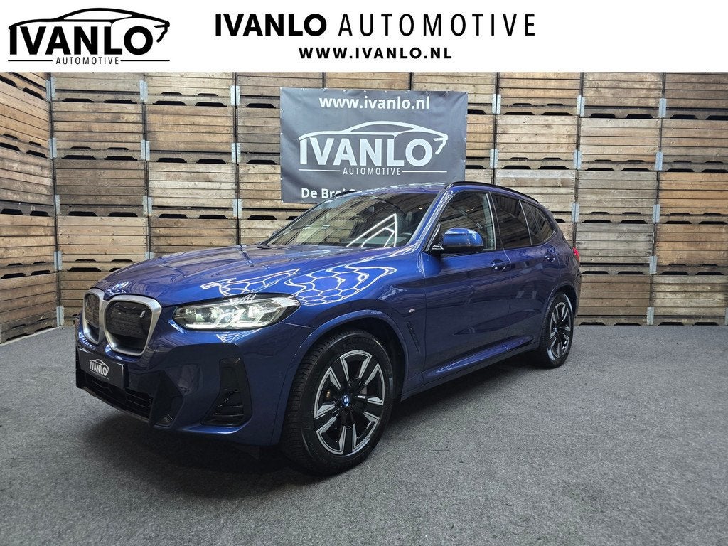 BMW IX3 High Executive 80 kWh Pano LED navi Trekhaak 19"LM 9, Auto's, Achterwielaandrijving, Gebruikt, 80 kWh, Leder en Stof
