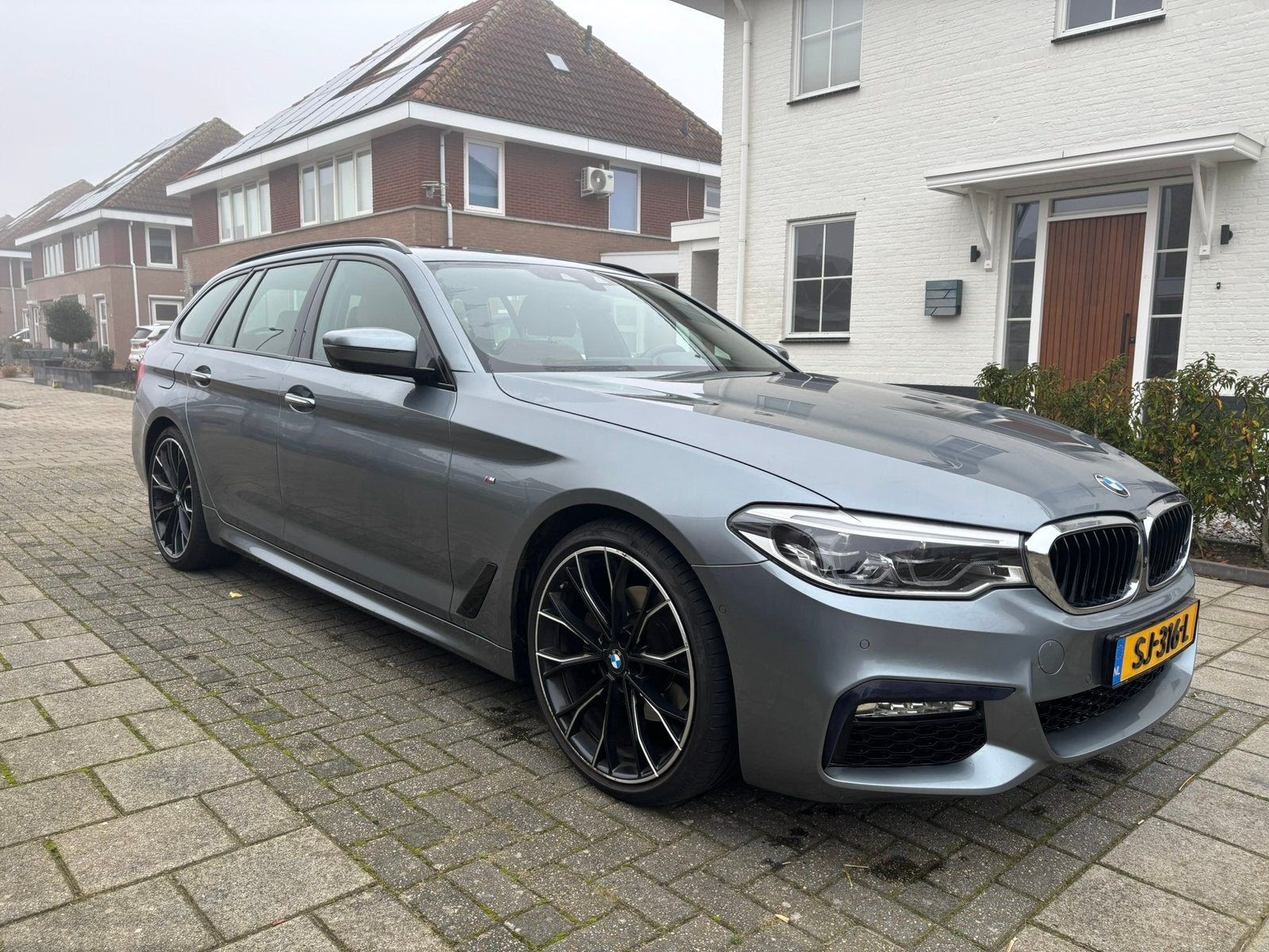 BMW 5-Serie 520i 184pk Aut. 2018 Grijs, Auto's, 1998 cc, Achterwielaandrijving, 4 cilinders, 2000 kg