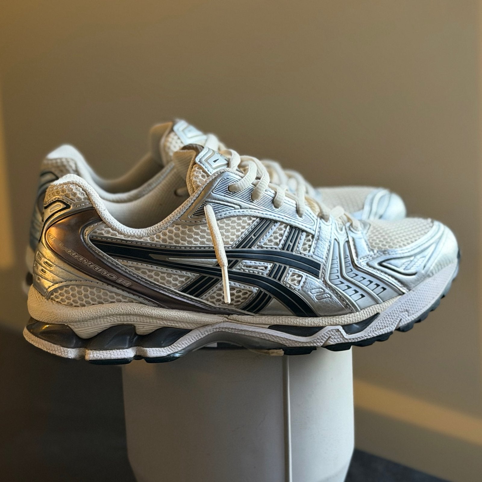 ASICS Gel-Kayano 14 Cream Black Metallic 41,5 - zgan, Wit, Ophalen of Verzenden, Sneakers of Gympen, Zo goed als nieuw