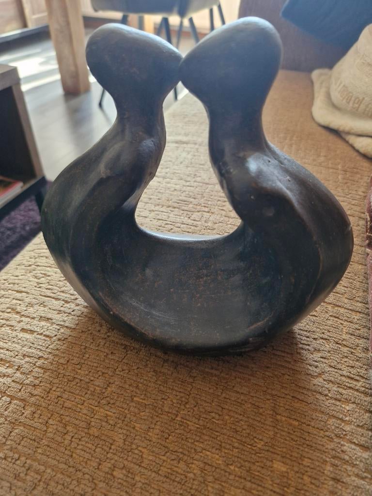 Abstracte sculptuur 'Liefde' van keramiek, gesigneerd, Minder dan 20 cm, Handgemaakt, Ophalen of Verzenden, Zwart