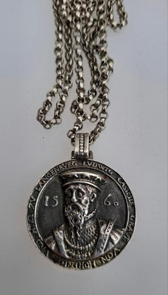 Zilveren Hanger met Ketting - Historisch Medaillon, Sieraden, Tassen en Uiterlijk, Antieke sieraden, Hanger, Zilver, Ophalen of Verzenden