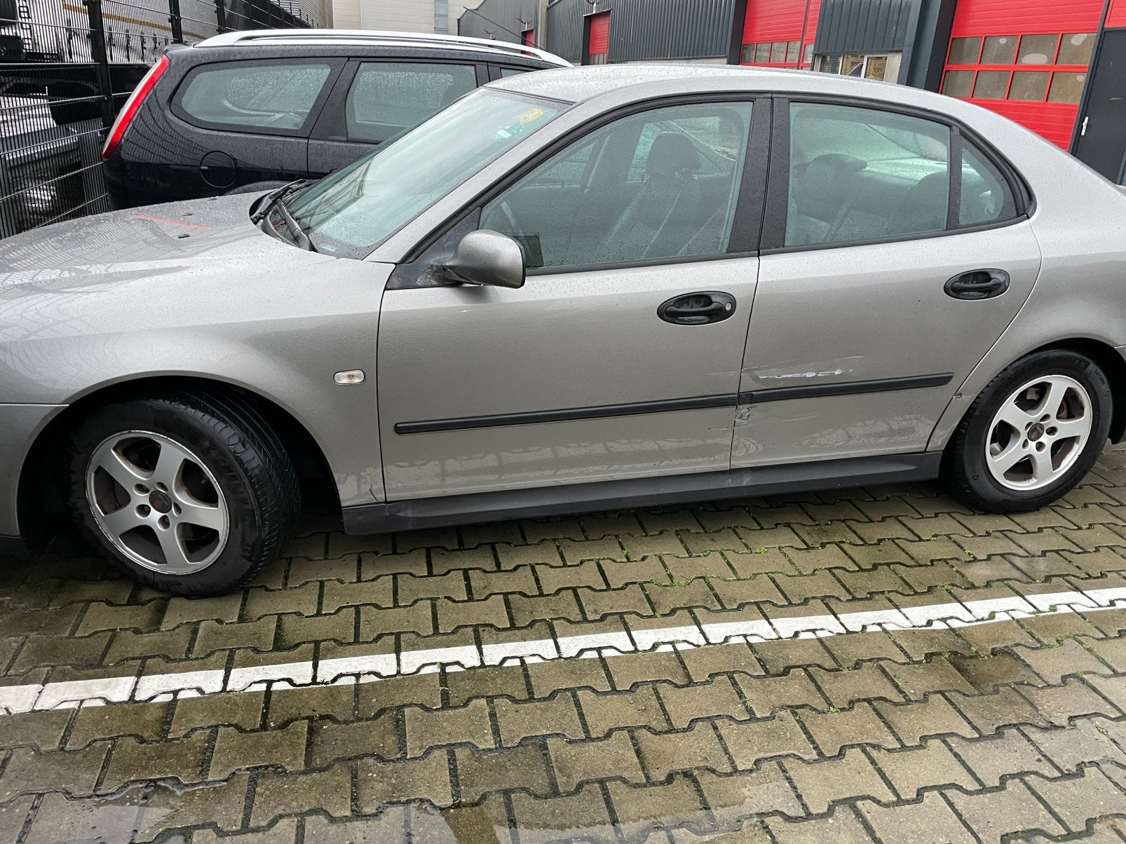 Saab 9-3 1.8 T Sport Sedan AUT 2004 Grijs, Auto's, 1998 cc, 1440 kg, 4 cilinders, 75 €/maand