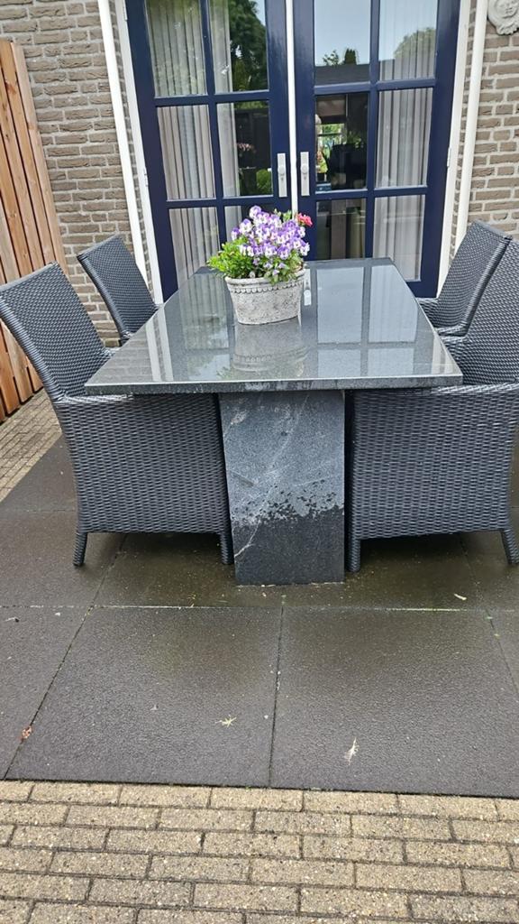 Stenen tuintafel, Ophalen