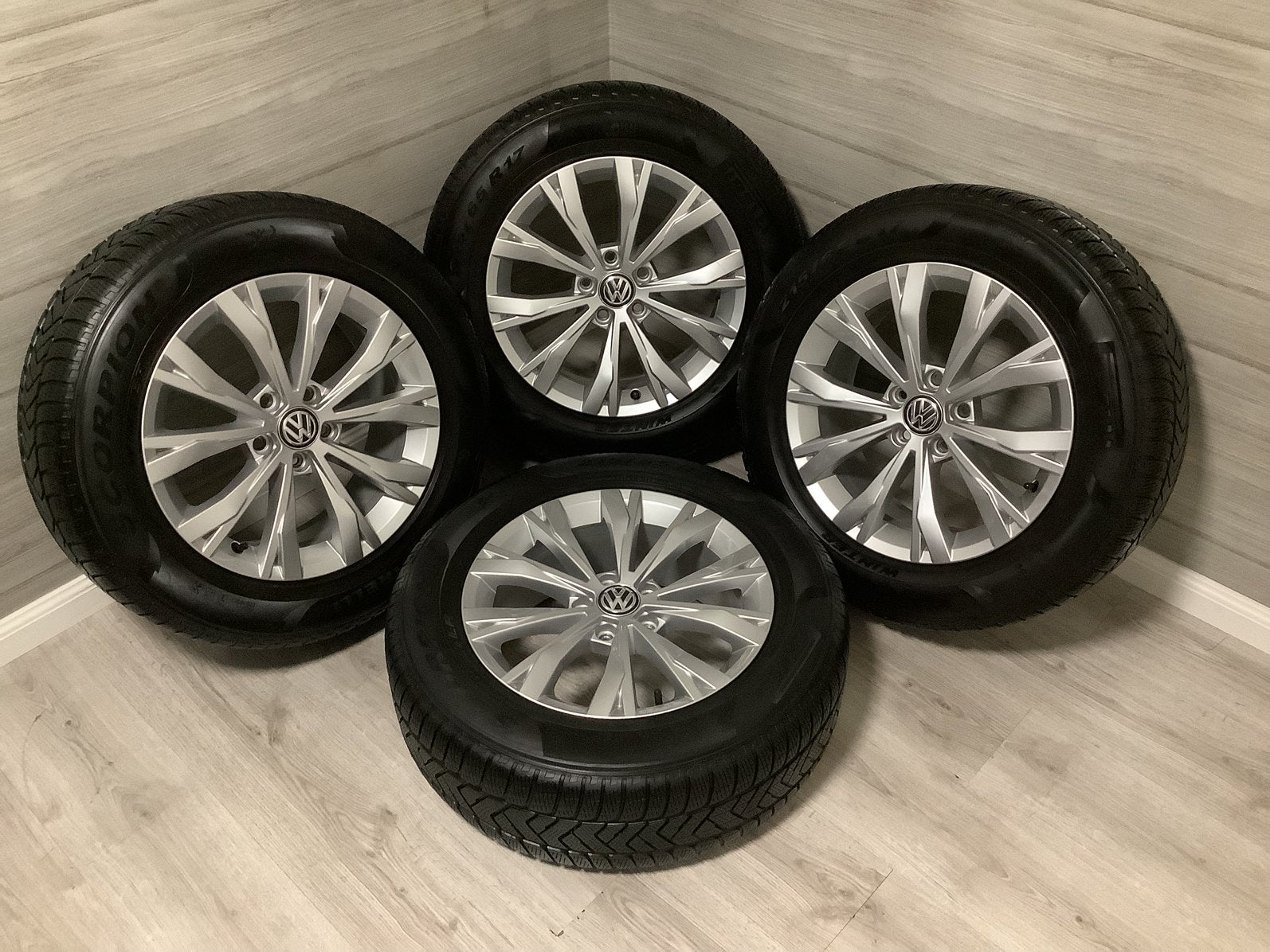 VW TIGUAN origineel velgen winterbanden 17 inch, Auto-onderdelen, 215 mm, Banden en Velgen, 17 inch, Personenwagen
