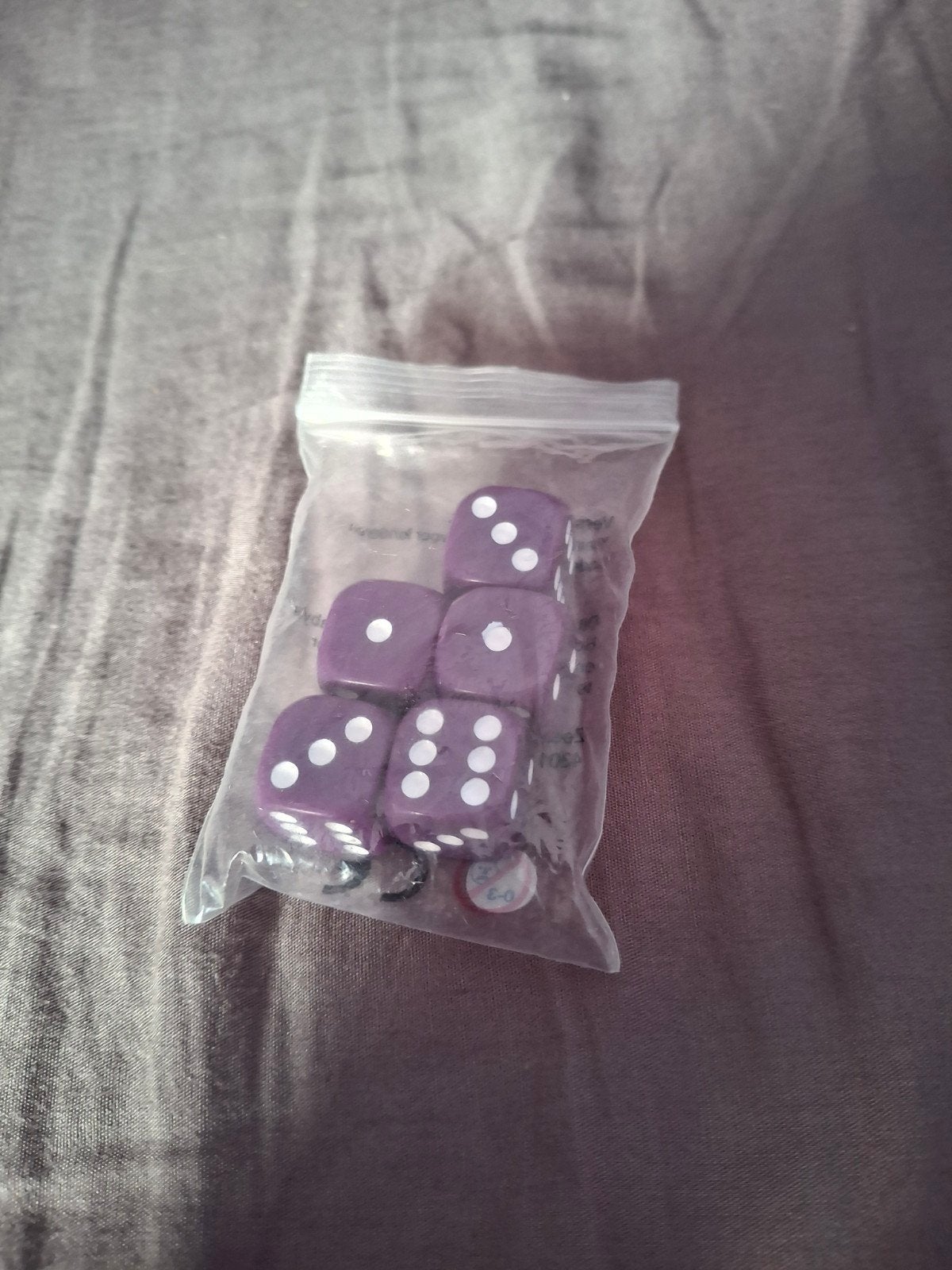 Set van 5 paarse dobbelstenen, Vijf spelers of meer, Ophalen of Verzenden, Gebruikt, Onbekend