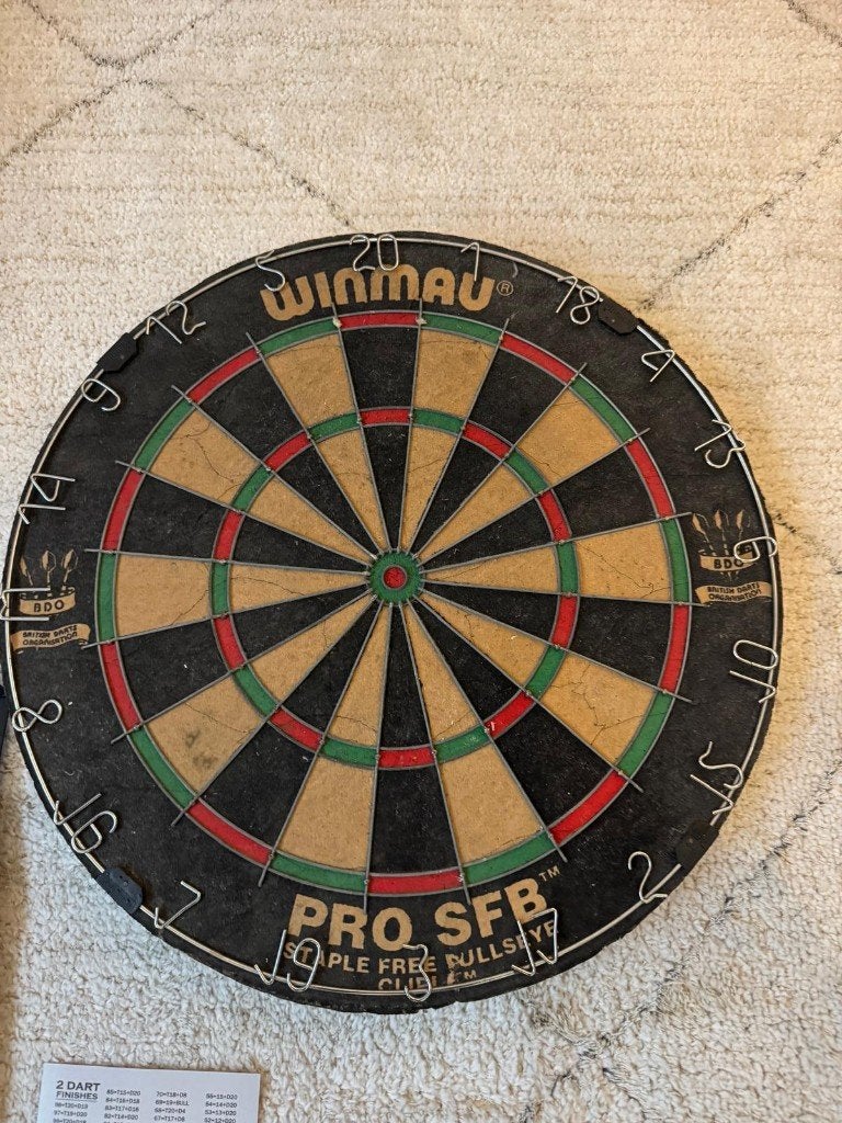 Winmau Pro SFB Dartbord met set van 6 dart pijlen, Ophalen of Verzenden, Gebruikt, Dartbord