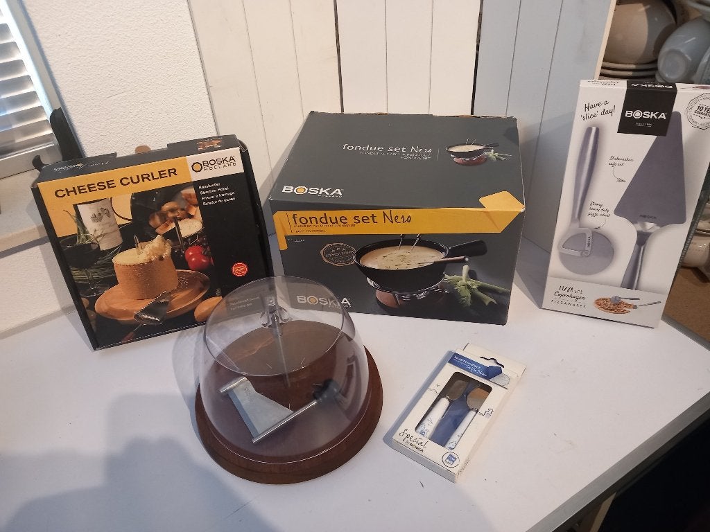 Boska curler, Fondue, pizza set en kaasmesjes., Overige typen, Ophalen of Verzenden, Zo goed als nieuw, Meerkleurig