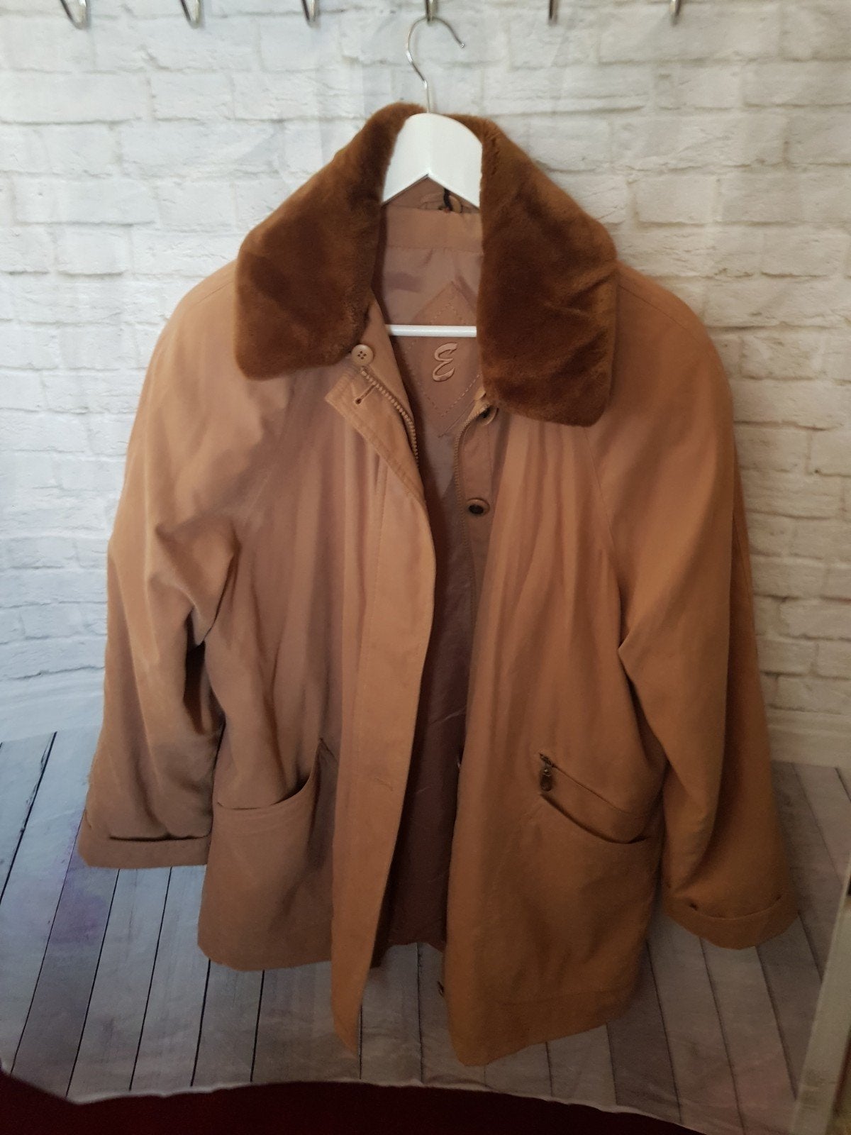 e mooie  winterjas mt 42, Kleding | Dames, Jassen | Winter, Verzenden, Nieuw, Maat 42/44 (L), Beige