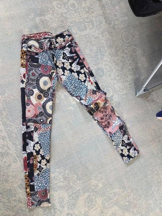 Desigual Damesbroek Maat 34 - Kleurrijk Patroon, Overige kleuren, Ophalen of Verzenden, Zo goed als nieuw, Desigual