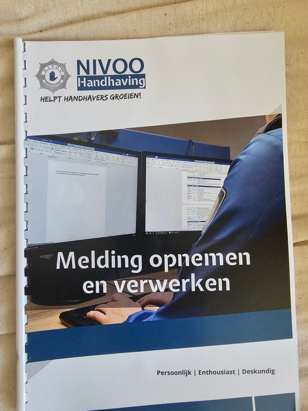 NIVOO Handhaving lesmateriaal - Wet- en regelgeving, Ophalen of Verzenden, Gamma, Zo goed als nieuw, MBO