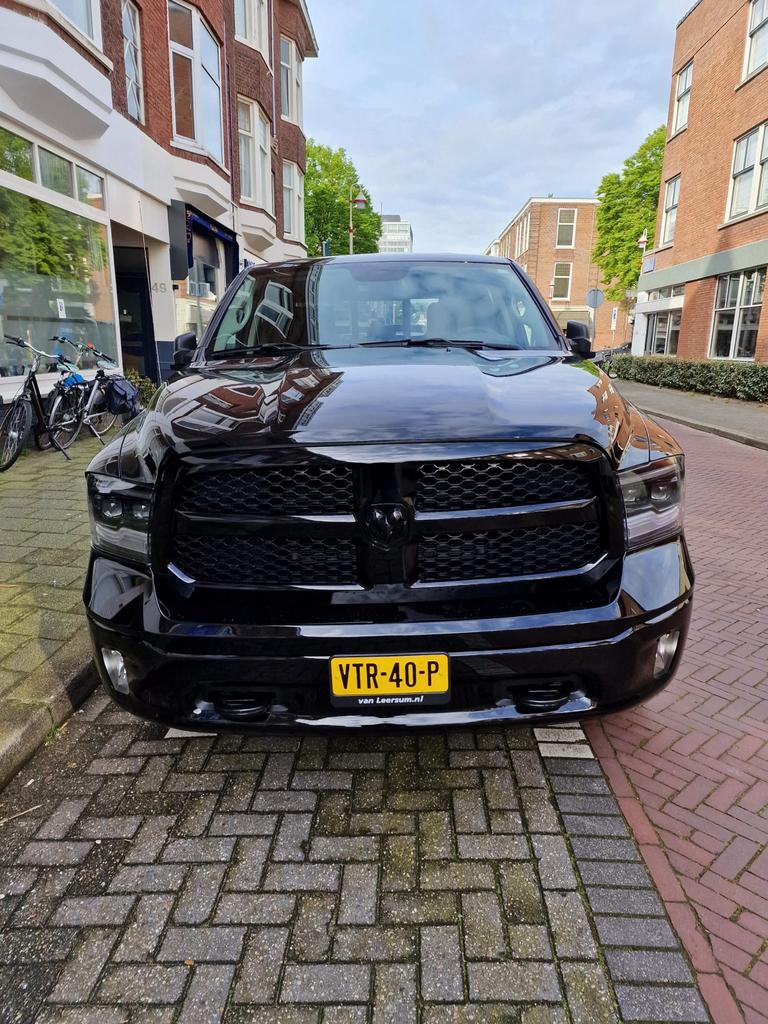 Dodge Ram 1500 5.7 V8 Classic Night Edition 10450 km LPG120L, Auto's, Automaat, Zwart, Vierwielaandrijving, 4x4