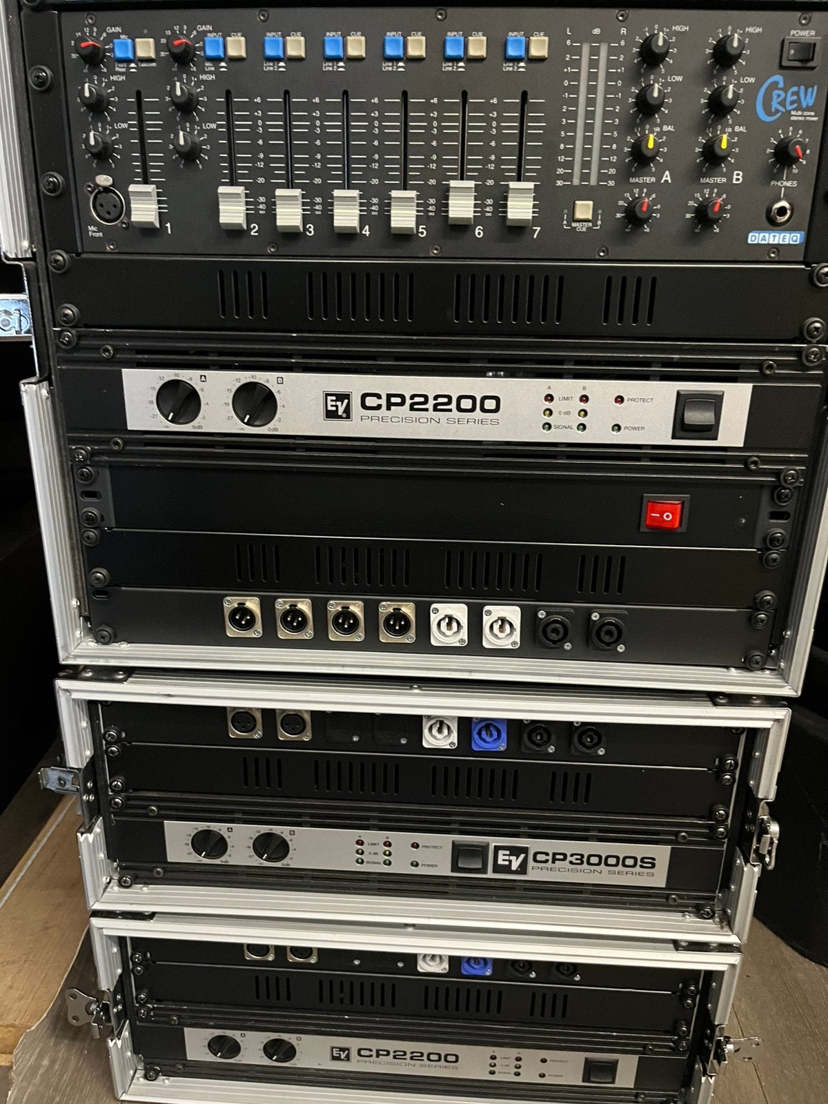 2x Electro Voice CP2200 Versterkers - Precision Serie, Ophalen of Verzenden, Gebruikt, Minder dan 500 watt, P.A.