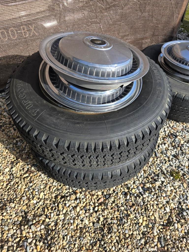 Ford F250 '75 originele velgen+banden (USA, vintage set), Auto-onderdelen, Banden en Velgen, Ophalen, Bestelwagen, Zomerbanden
