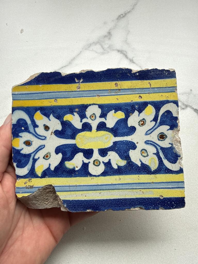 Antieke 16e-eeuwse Portugese Azulejo Tegel - Blauw/Geel, Antiek en Kunst, Ophalen of Verzenden