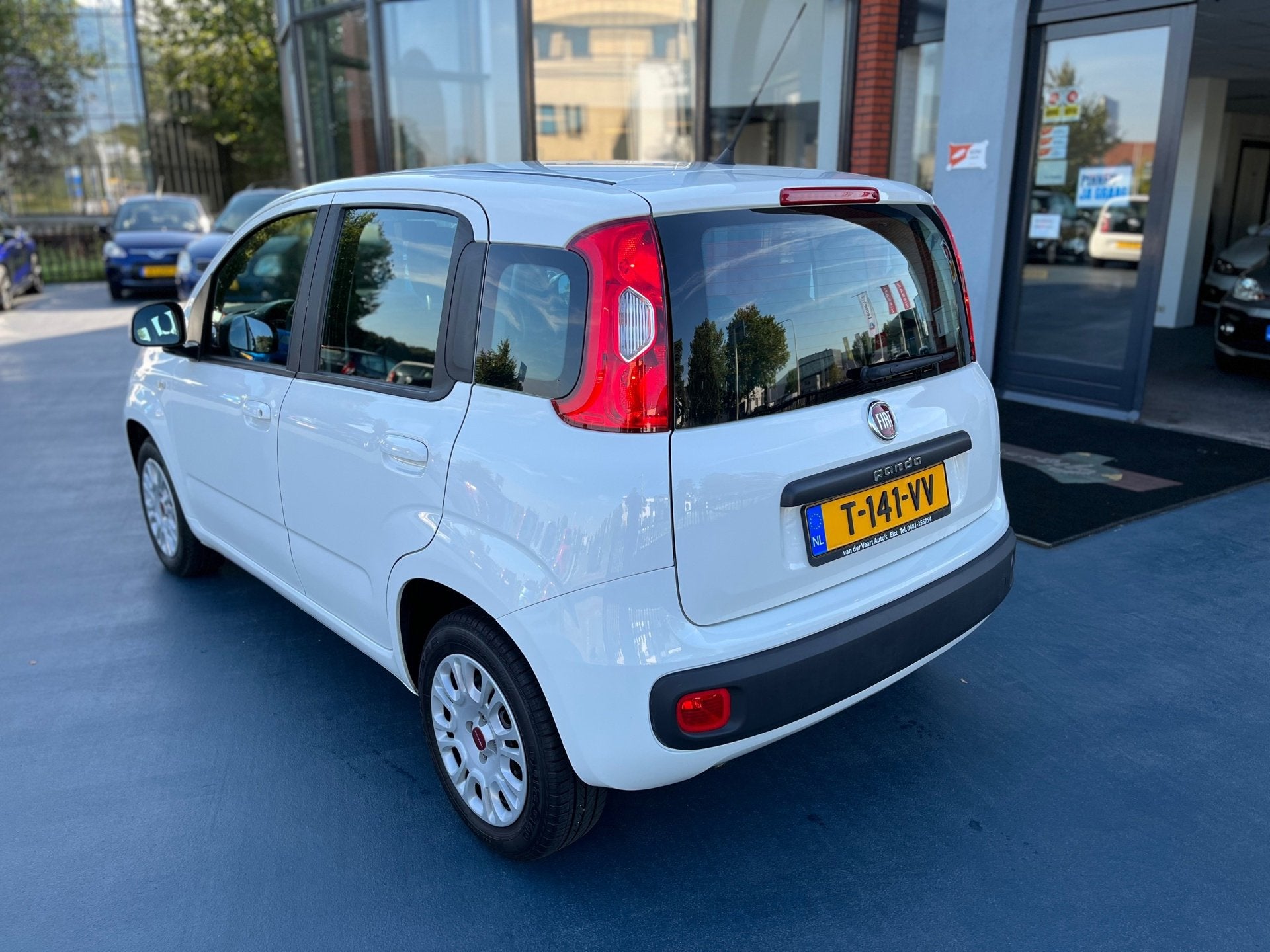 Fiat PANDA 1.2 Lounge AIRCO HOGE INSTAP, Auto's, Dealer onderhouden, 4 stoelen, Wit, Bedrijf