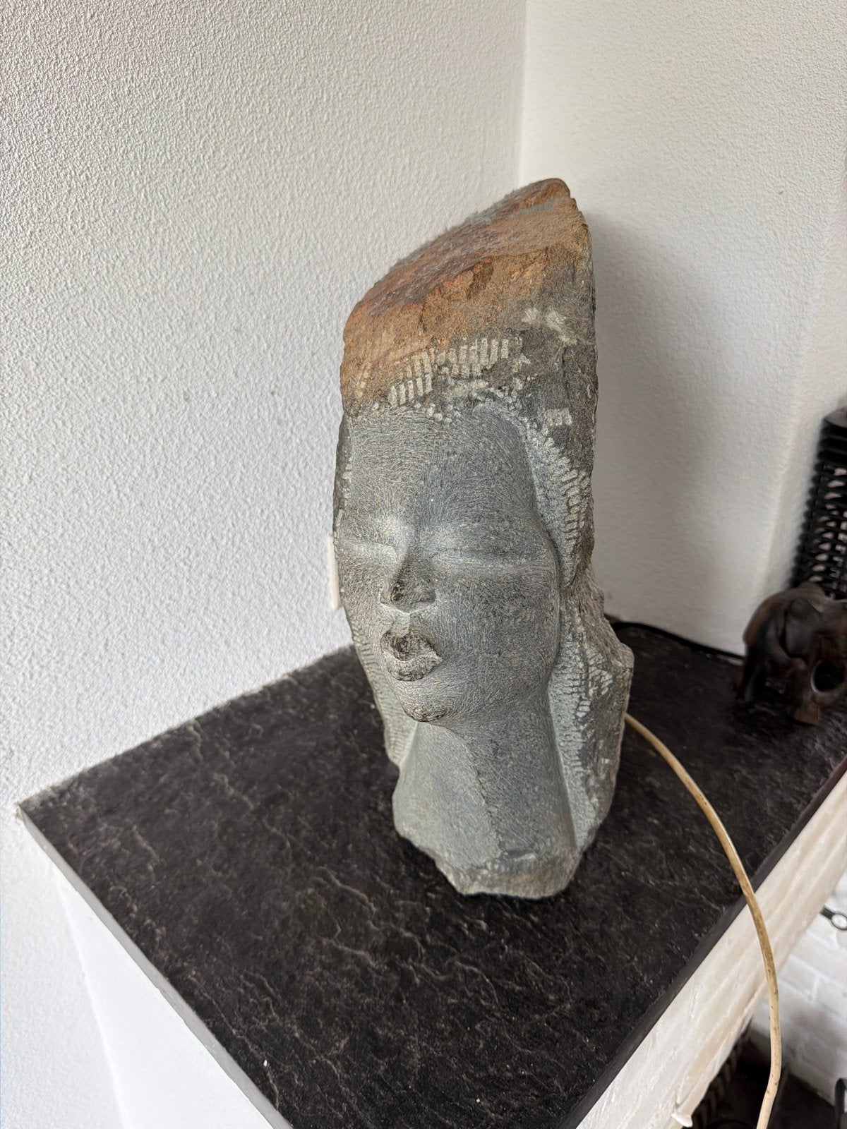 Afrikaans gehouwen hoofd van natuursteen, Antiek en Kunst, Ophalen, Buste, Handgemaakt, 20 - 50 cm