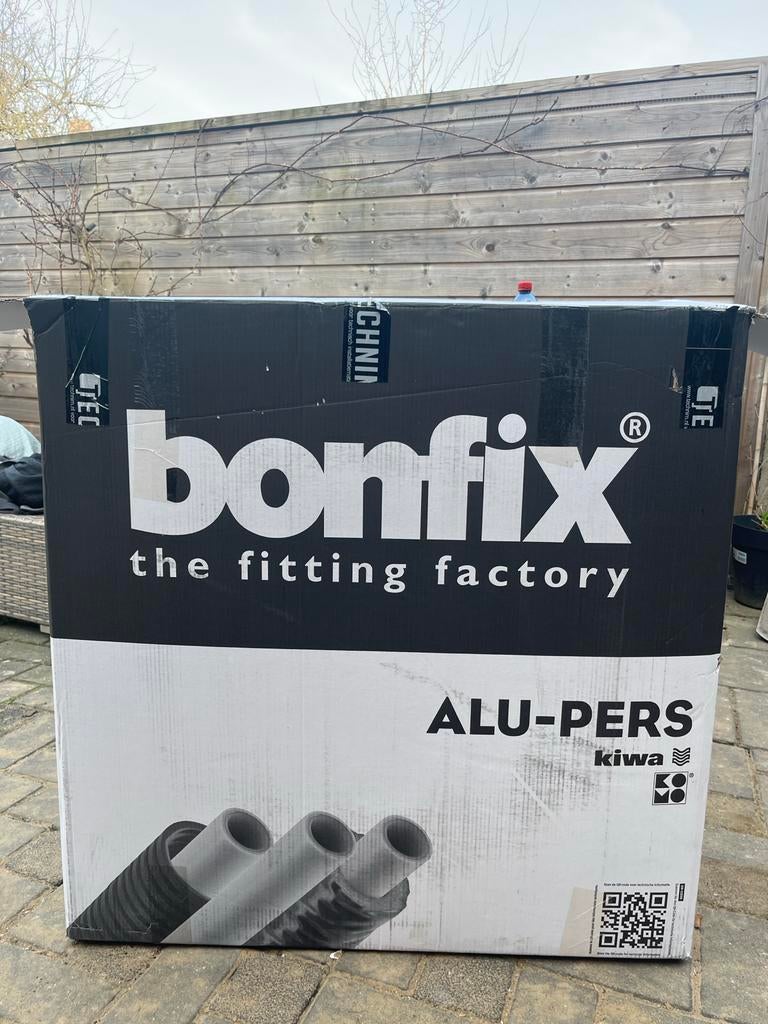 Bonfix Alu-pers Meerlagenbuis 25x2,5 met 6mm isolatie, Doe-het-zelf en Verbouw, Verwarming en Radiatoren, Ophalen, Zo goed als nieuw